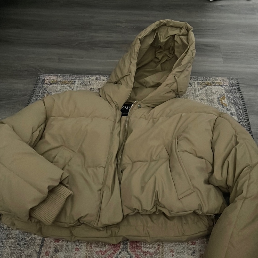 Zara cropped tan puffer jacket with hoodie